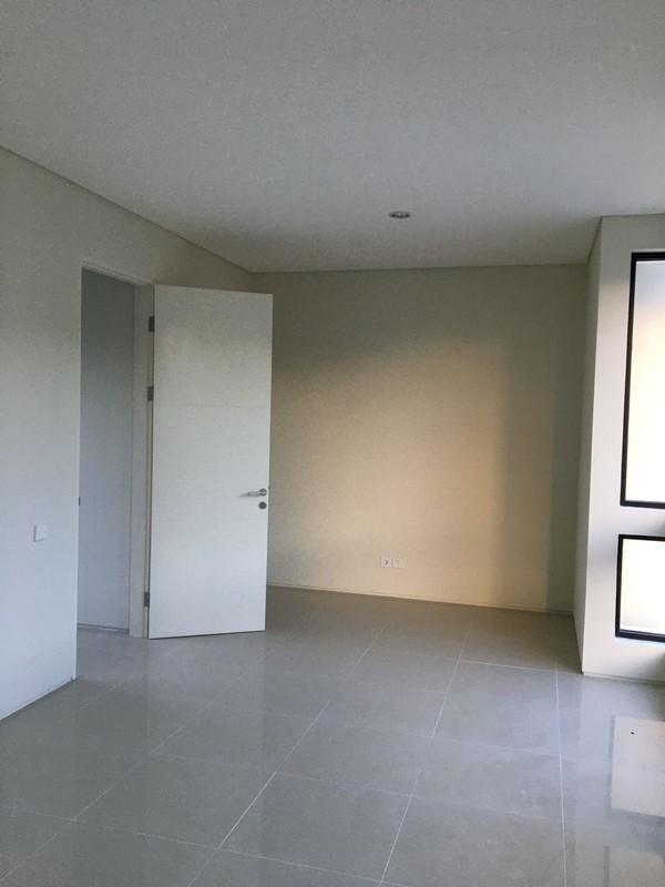 Disewakan Rumah 2 Lantai Northwest Lake Citraland Surabaya  