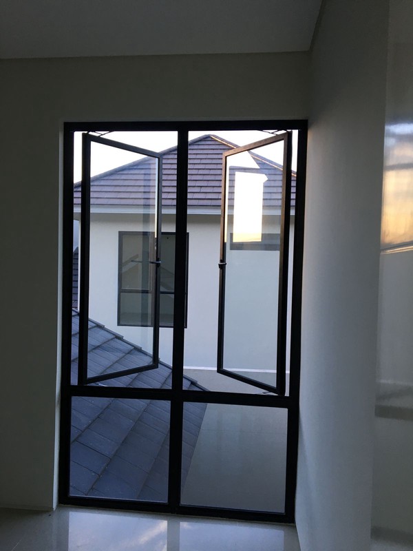 Disewakan Rumah 2 Lantai Northwest Lake Citraland Surabaya  