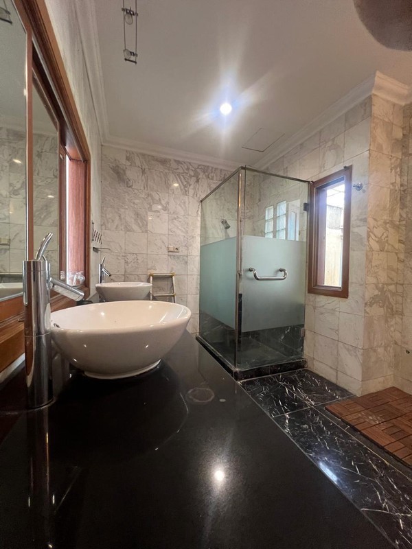 Rumah Huk 2 Lantai di taman Giri Loka BSD Dekat Akses Tol