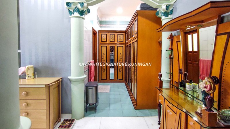 Dijual Rumah Mewah Terawat di dekat Kawasan Permata Hijau, Jakarta Selatan