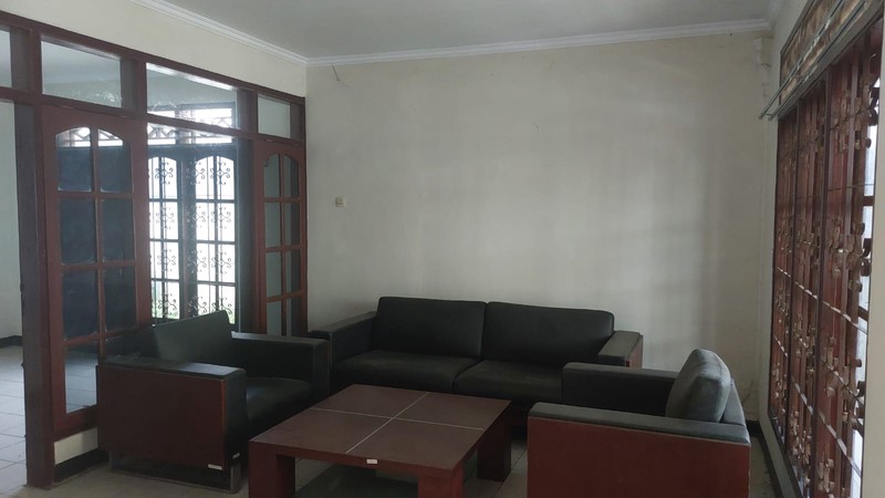 Dijual Rumah cocok utk usaha di Tanjung Barat