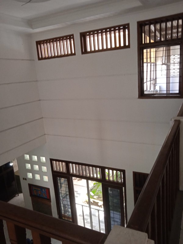 DIJUAL RUMAH 2 LANTAI TENGGILIS RUMAH PUTIH SIAP HUNI