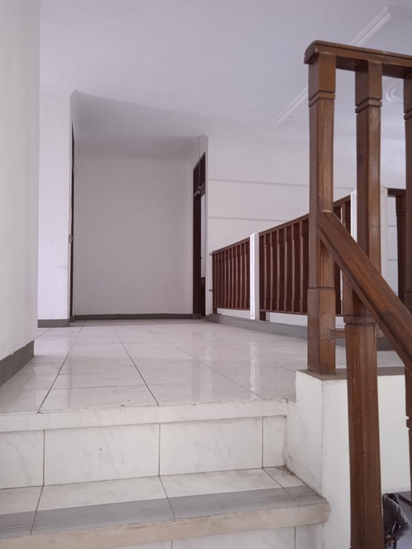 DIJUAL RUMAH 2 LANTAI TENGGILIS RUMAH PUTIH SIAP HUNI
