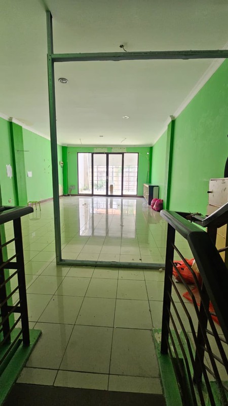 Disewakan Ruko Strategis 3,5 Lantai di Area Kuta, Hanya 5 Menit ke Pantai, Kuta, Badung, Bali