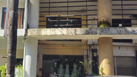 Disewakan Ruko Strategis 3,5 Lantai di Area Kuta, Hanya 5 Menit ke Pantai, Kuta, Badung, Bali