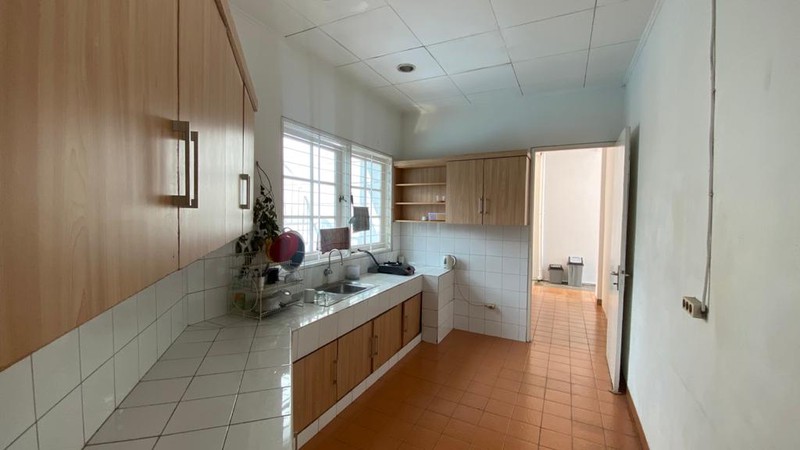 RUMAH MEGAH DAN CANTIK DI KAWASAN KEBAYORAN BARU, JAKARTA SELATAN