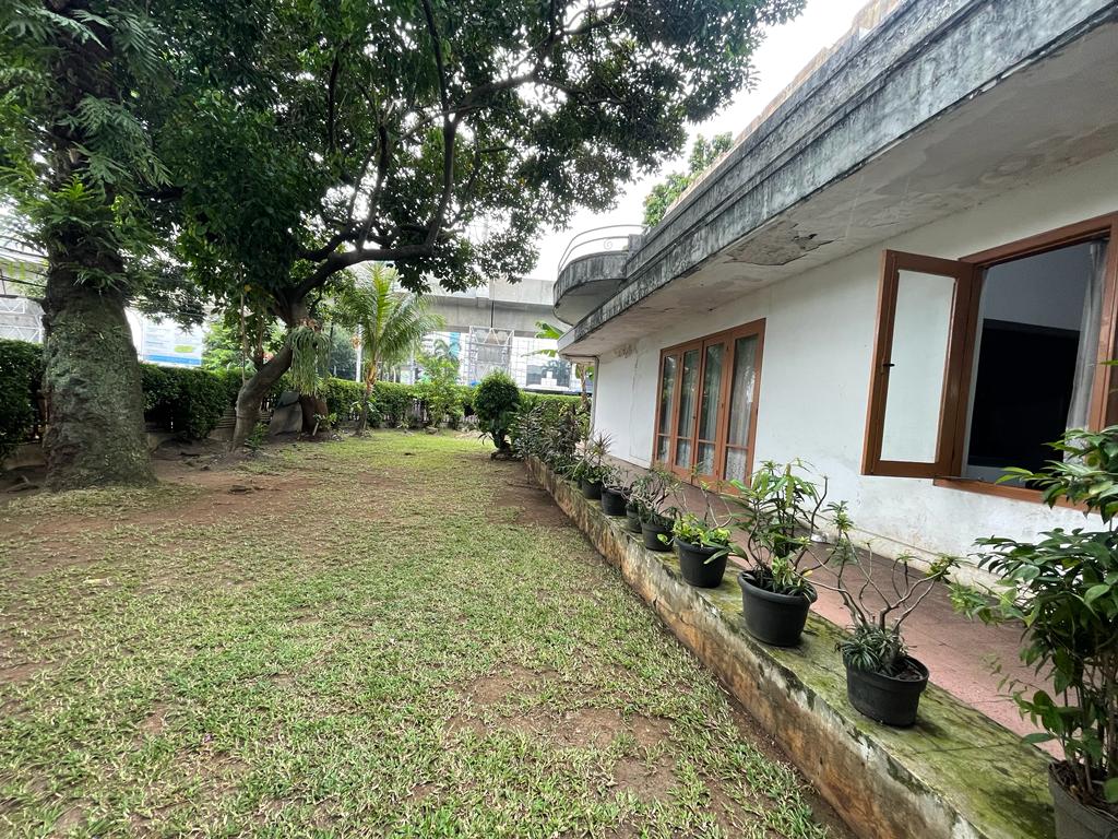 Di Jual Rumah 2 Lantai di Jl. Sisingamangaraja Dekat Area Perkantoran Jaksel