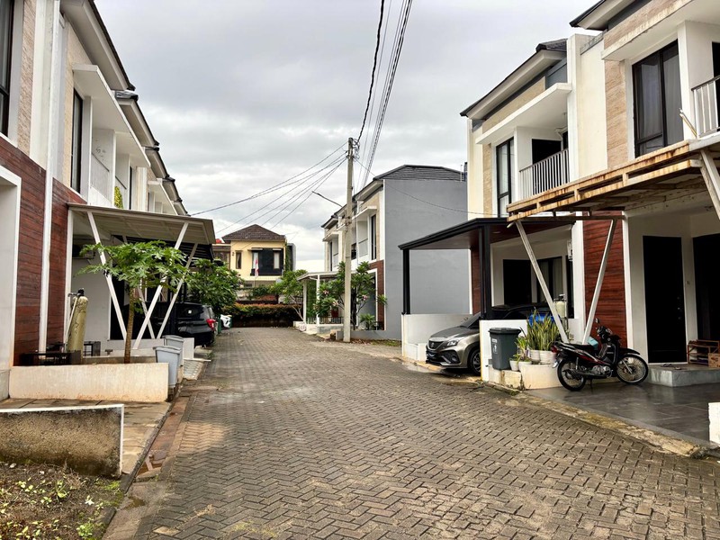 Rumah Bagus, dalam Renovasi, dalam Cluster di Jurang Mangu