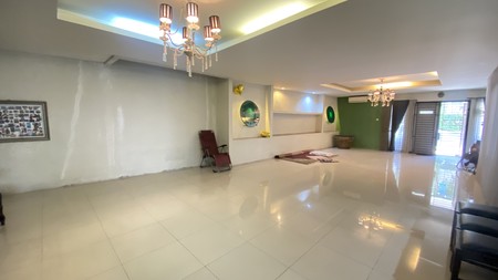 DI JUAL RUMAH TERLETAK DI KOMERSIAL, KEBAYORAN BARU, SENOPATI