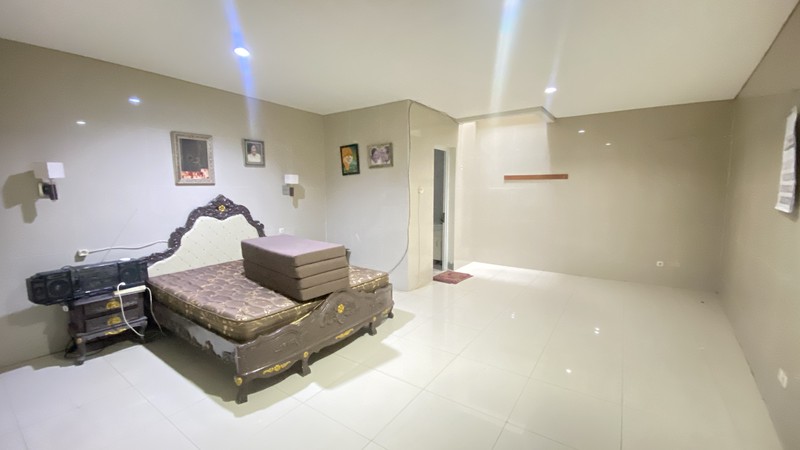 DI JUAL RUMAH TERLETAK DI KOMERSIAL, KEBAYORAN BARU, SENOPATI