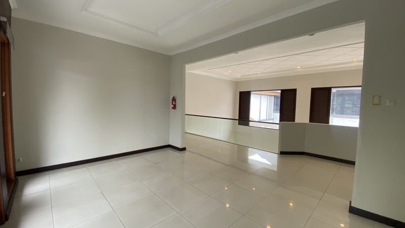 Di Jual Beautiful and Comfy House finished Renovated at Kebayoran  Baru Area