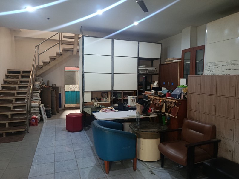 Ruko 2 Lantai Siap Pakai dan Tanah Kosong Cocok untuk Usaha Di Tangerang Selatan