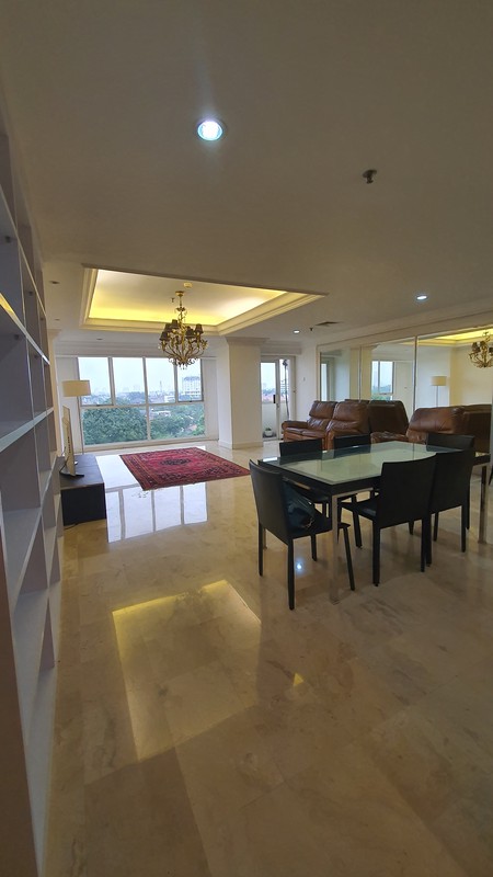 Di Jual COMFY and LUXURIOUS apartments with green Area in Kemang Jakarta Selatan 