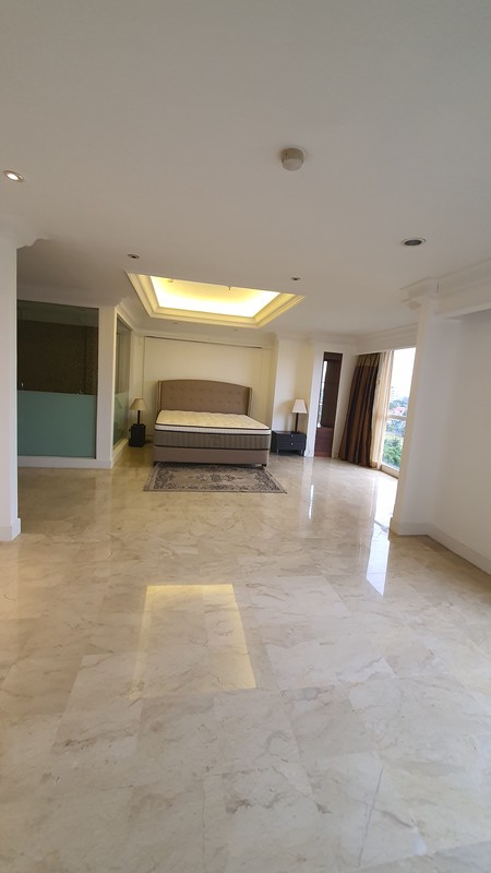 Di Jual COMFY and LUXURIOUS apartments with green Area in Kemang Jakarta Selatan 