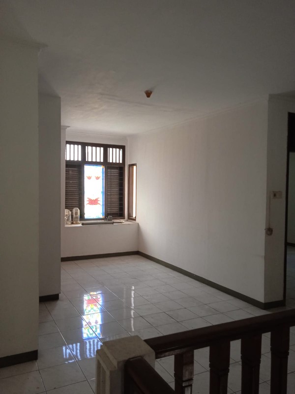 DIJUAL CEPAT RUMAH 2 LANTAI TENGGILIS UTARA SIAP HUNI