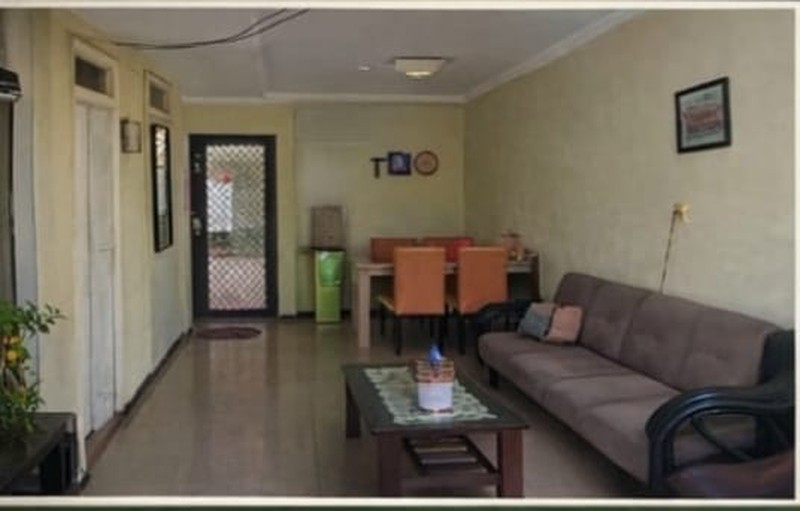 DIJUAL RUMAH LAMA SIAP HUNI  TENGGILIS 