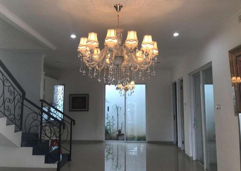 Disewakan Rumah Besar Tebet Timur Dalam - 4 KT, Garasi 3 Mobil, Akses Mudah, Lokasi Strategis Jakarta Selatan