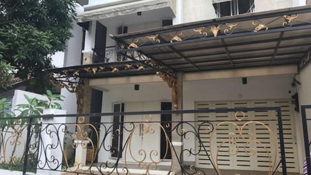 Disewakan Rumah Besar Tebet Timur Dalam - 4 KT, Garasi 3 Mobil, Akses Mudah, Lokasi Strategis Jakarta Selatan