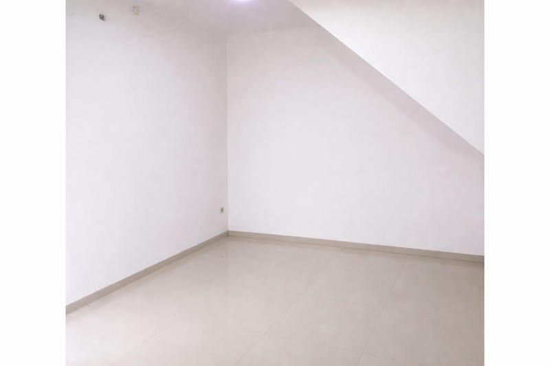 Disewakan Rumah Besar Tebet Timur Dalam - 4 KT, Garasi 3 Mobil, Akses Mudah, Lokasi Strategis Jakarta Selatan