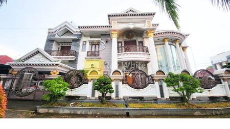 dijual rumah mewah 2 lantai semi furnish