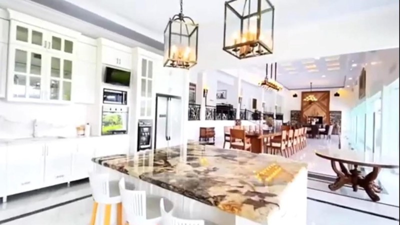 Villa Megah Indah, Bangunan 5000m2 di Lahan 2Ha Sentul Bogor Jawa Barat