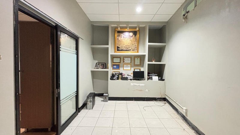 Gudang Bangunan 3 Lantai di Cijantung Jakarta TImur