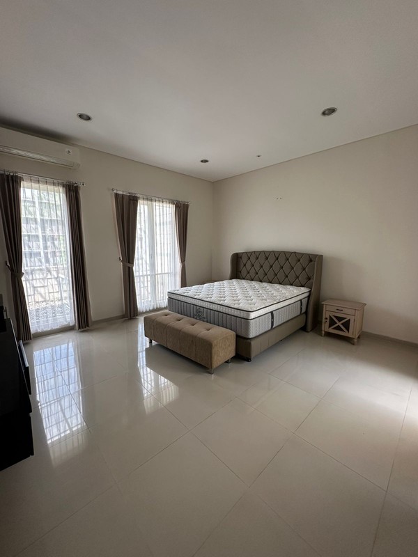 Rumah Raffles Furnished Citraland Utama Surabaya Barat 
