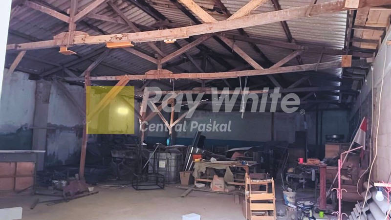 Rumah Tinggal dan Kantor 4 Lantai di Bandung