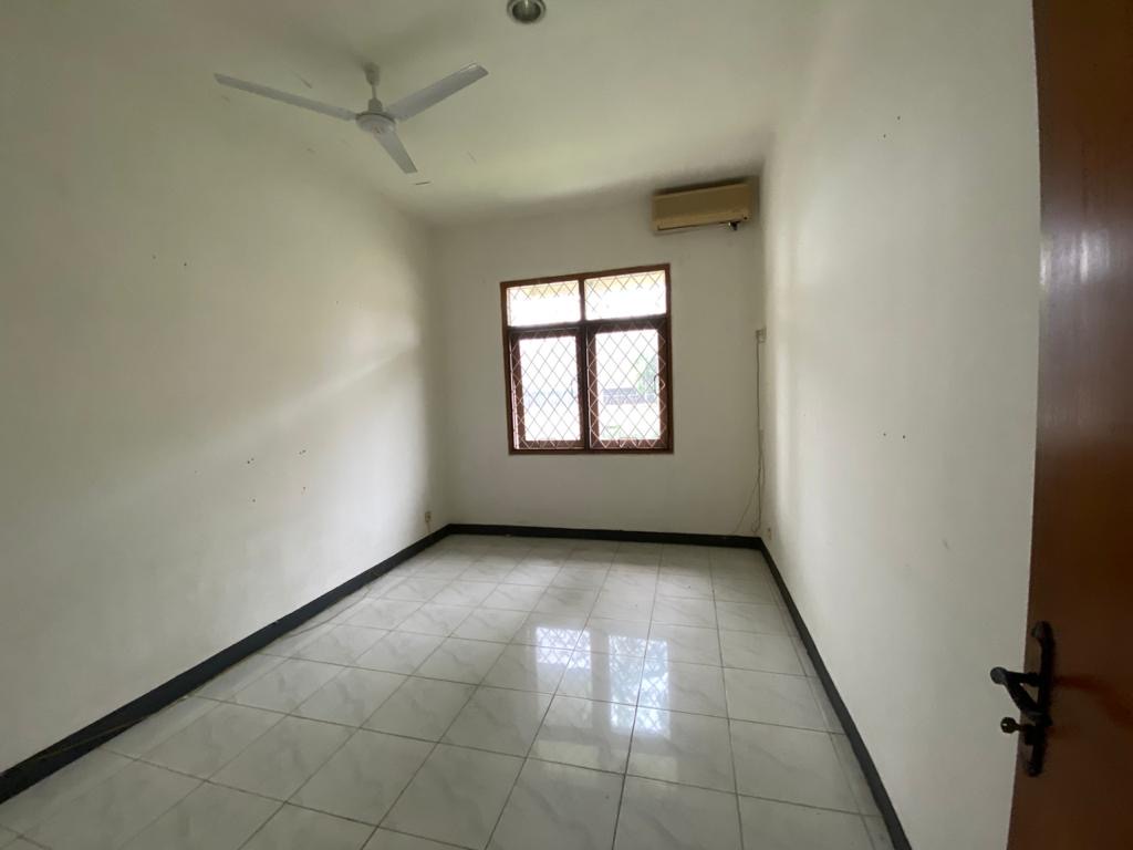 TURUN HARGA DRASTIS! RUMAH HITUNG TANAH LOKASI SANGAT STRATEGIS DI KAWASAN KEMANG