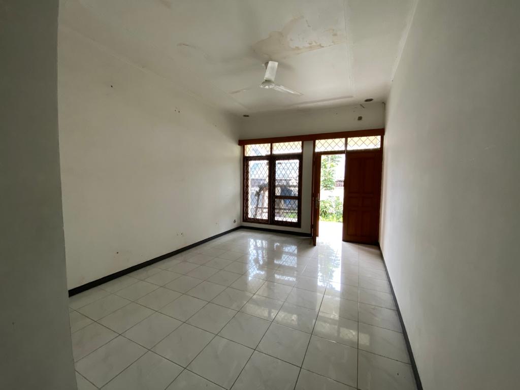 TURUN HARGA DRASTIS! RUMAH HITUNG TANAH LOKASI SANGAT STRATEGIS DI KAWASAN KEMANG