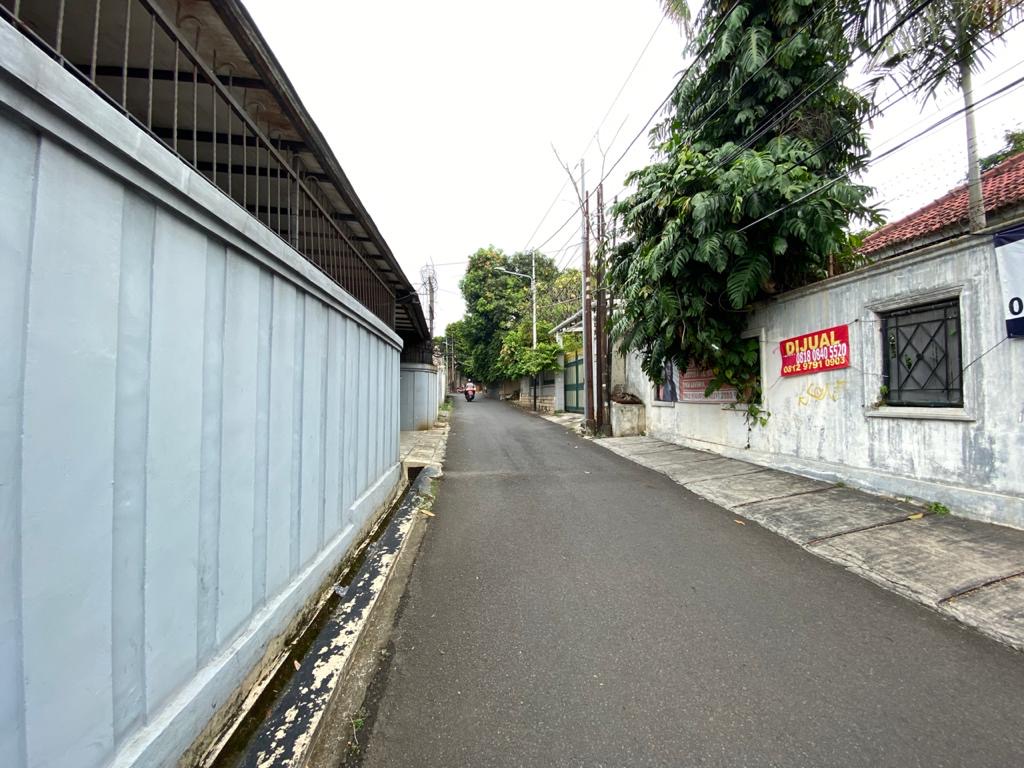 TURUN HARGA DRASTIS! RUMAH HITUNG TANAH LOKASI SANGAT STRATEGIS DI KAWASAN KEMANG