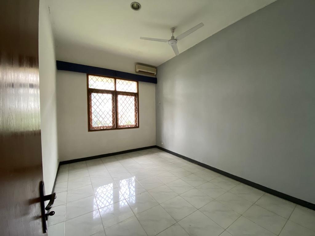 TURUN HARGA DRASTIS! RUMAH HITUNG TANAH LOKASI SANGAT STRATEGIS DI KAWASAN KEMANG