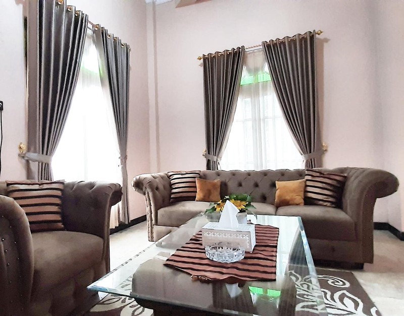 Rumah Mewah Bangunan Unik 3 Lantai Hunian Nyaman dengan Halaman Luas Kateguhan, Boyolali, Jawa Tengah