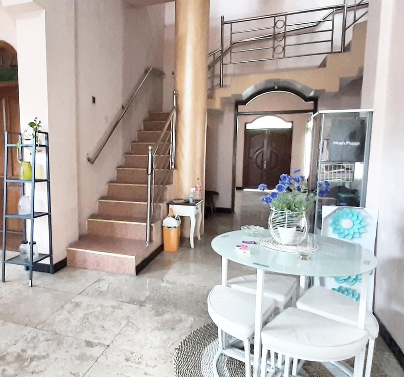 Rumah Mewah Bangunan Unik 3 Lantai Hunian Nyaman dengan Halaman Luas Kateguhan, Boyolali, Jawa Tengah