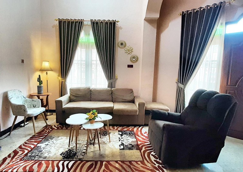 Rumah Mewah Bangunan Unik 3 Lantai Hunian Nyaman dengan Halaman Luas Kateguhan, Boyolali, Jawa Tengah