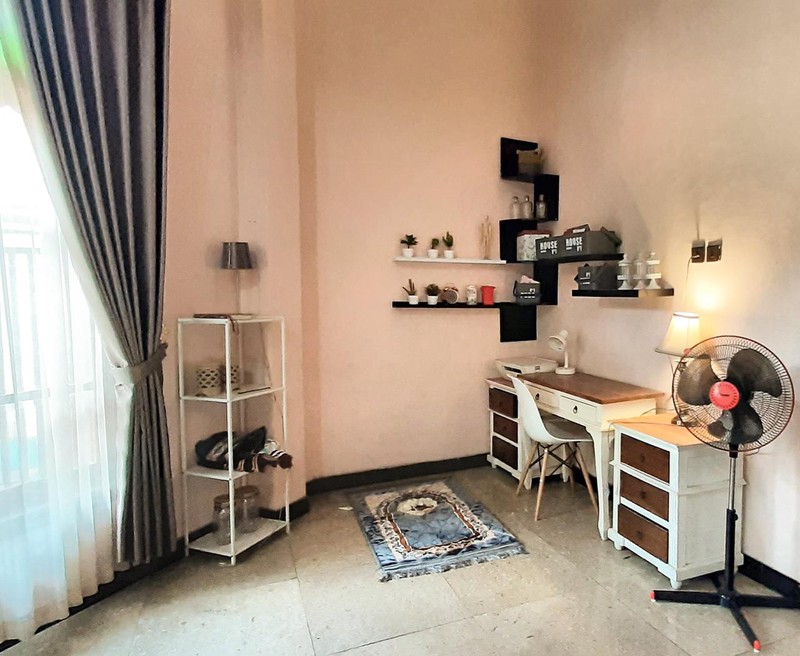 Rumah Mewah Bangunan Unik 3 Lantai Hunian Nyaman dengan Halaman Luas Kateguhan, Boyolali, Jawa Tengah