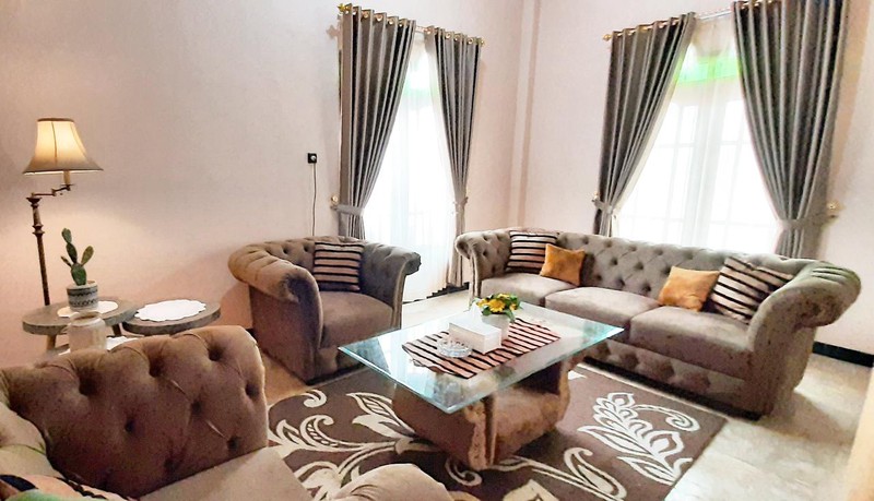 Rumah Mewah Bangunan Unik 3 Lantai Hunian Nyaman dengan Halaman Luas Kateguhan, Boyolali, Jawa Tengah