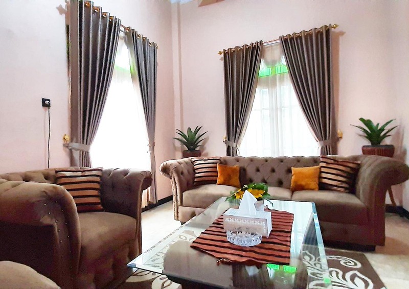 Rumah Mewah Bangunan Unik 3 Lantai Hunian Nyaman dengan Halaman Luas Kateguhan, Boyolali, Jawa Tengah