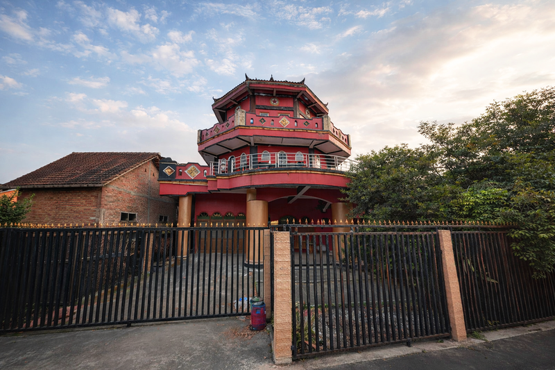 Rumah Mewah Bangunan Unik 3 Lantai Hunian Nyaman dengan Halaman Luas Kateguhan, Boyolali, Jawa Tengah