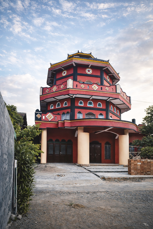 Rumah Mewah Bangunan Unik 3 Lantai Hunian Nyaman dengan Halaman Luas Kateguhan, Boyolali, Jawa Tengah