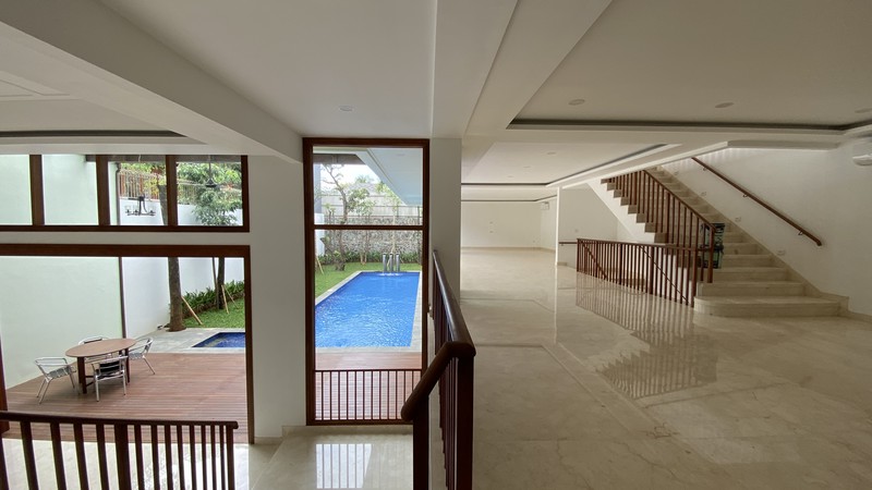 Di Jual Rumah Baru 3,5 Lantai dekat International School di Kemang Jakarta Selatan