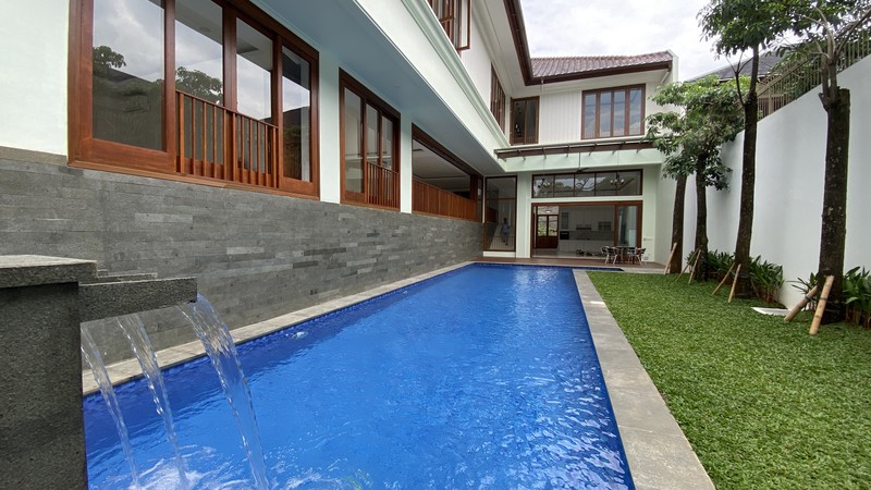 Di Jual Rumah Baru 3,5 Lantai dekat International School di Kemang Jakarta Selatan