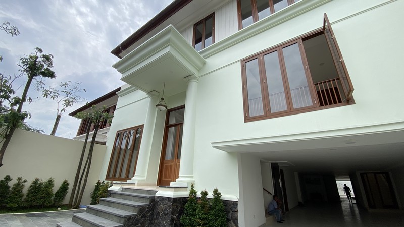 Di Jual Rumah Baru 3,5 Lantai dekat International School di Kemang Jakarta Selatan