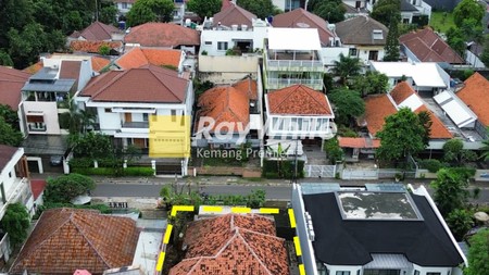 Rumah Dengan Lahan Luas dan Akses Mudah.