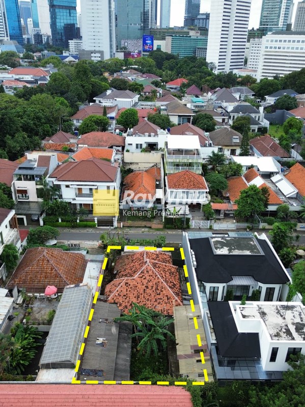 Rumah Dengan Lahan Luas dan Akses Mudah.
