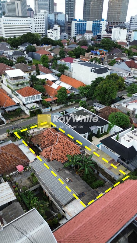 Rumah Dengan Lahan Luas dan Akses Mudah.