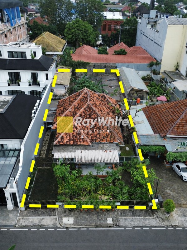 Rumah Dengan Lahan Luas dan Akses Mudah.