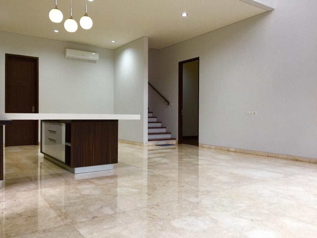 DI JUAL RUMAH BARU, DI KAWASAN KEMANG, LOKASI SANGAT STRATEGI