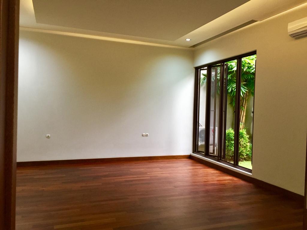 DI JUAL RUMAH BARU, DI KAWASAN KEMANG, LOKASI SANGAT STRATEGI