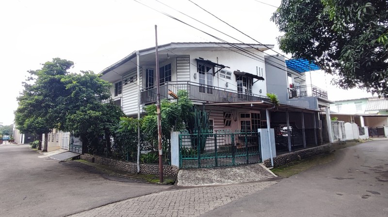 Flash Sale. Rumah posisi hoek Griya Loka, BSD